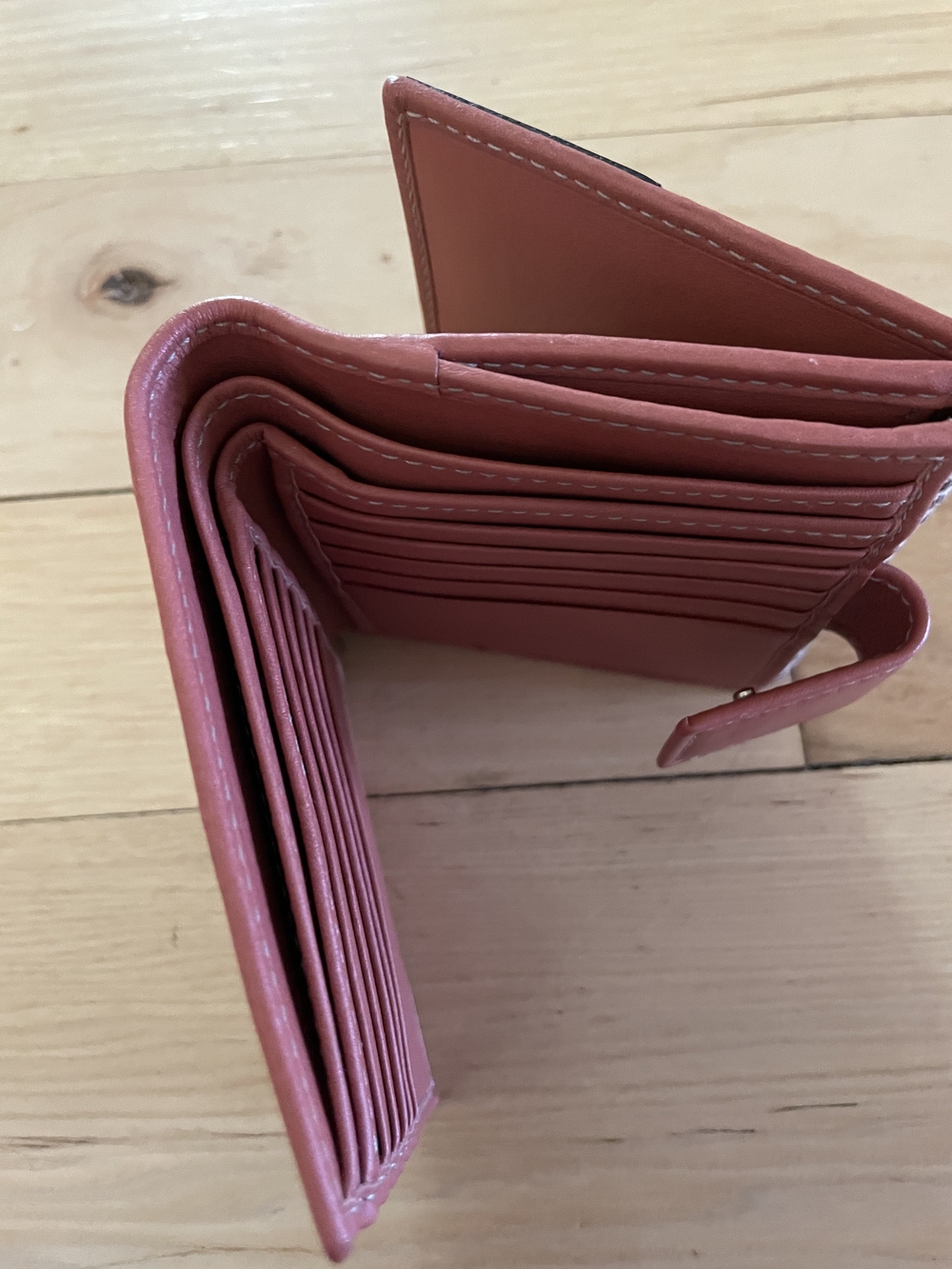 Gucci Beige Monogram Canvas Bifold Wallet with Pink Trim - Picture 9 of 10